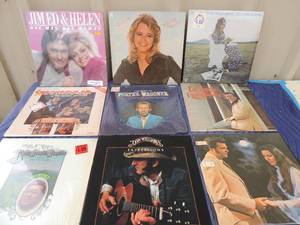 lot 357 image: Ed and helen, connie smith, roy acuff, hank williams, cal smith and more for a total of 25 records