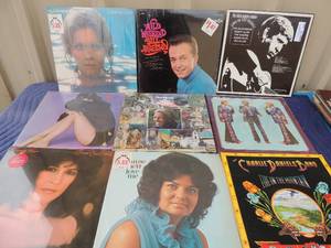 lot 356 image: 25 records including buck owens, bill anderson, Olivia newton john, donna fargo, meryl robbins, charliedanials and more25 records Roy Acuff, ed and helen,connie smith,hank williams, cal smith and more