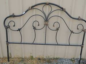 lot 367 image: King size metal brown and bronze head board