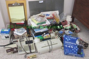 lot 31 image: Assorted office supplies as shown