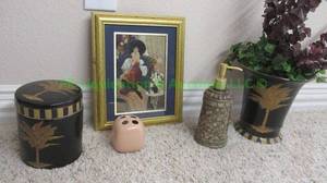 lot 125 image: Assorted home decor as shown