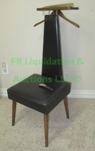 lot 127 image: Vintage mid century gentlemens valet chair plus shoe shine supplies
