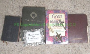 lot 142 image: Holy Bibles and other religious items