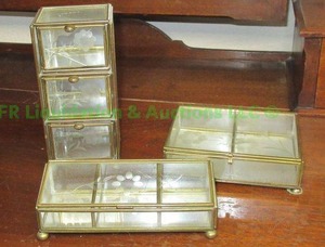 lot 137 image: Glass & Brass Trinket & jewelry boxes made in mexico