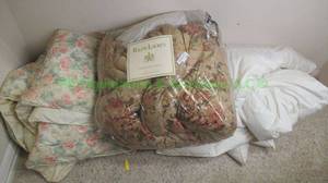 lot 162 image: Ralph Lauren comforter and others