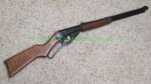 lot 154 image: Classic Daisy Red Ryder BB rifle model 1938B 50th anniversary edition