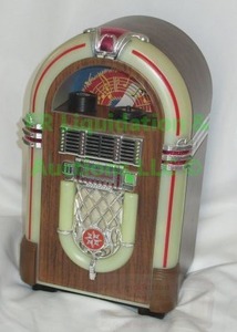 lot 184 image: IMA AMFM cassette radio figural juke box model JB-1