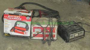 lot 204 image: Battery chargers 3 count