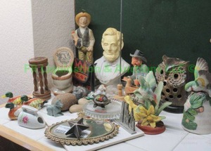 lot 186 image: Various vintage and modern figurines and collectibles