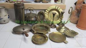 lot 93 image: Assorted brass decor as shown