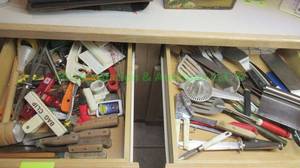 lot 63 image: Assorted kitchen utensils