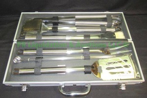 lot 86 image: Barbecue utensil set in aluminum carry case, Never used