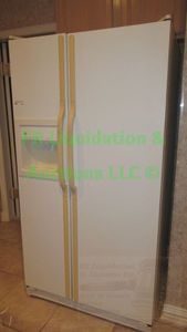 lot 87 image: GE side by side refrigeratorfreezer in working condition