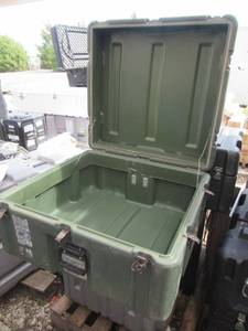 lot 29 image: PELICAN HARDIGG MILITARY REUSABLE SHIPPING CONTAINER CASE NSN# 1290014617205 WATERPROOF AND AIR TIGHT 28 X 26 X 13 WITH BREATHER VALVE