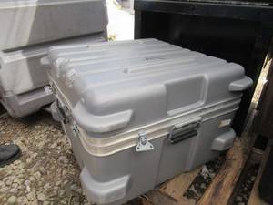 lot 30 image: THERMODYNE SHOK-STOP HARD PLASTIC SHIPPING CONTAINER MODEL# 103604 24 X 24 X 17