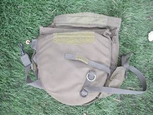 lot 52 image: SMALL SHOULDER CARRY BAGS APPROX 11 X 14