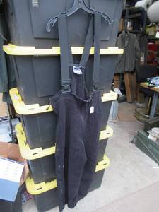 lot 64 image: POLARTEC MILITARY EXTREME COLD WEATHER FLEECE OVERALL BIBSSNOWPANTS IN BLACK SIZE MEDIUM