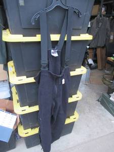 lot 65 image: POLARTEC MILITARY EXTREME COLD WEATHER FLEECE OVERALL BIBSSNOWPANTS IN BLACK SIZE MEDIUM
