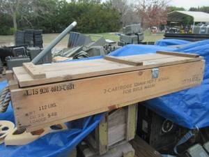 lot 85 image: WOOD MILITARY AMMO BOX FOR 2 CARTRIDGE 106MM HEP-T M346A1 FOR RIFLE M40A1 MEASURES 46 X 13 X 8