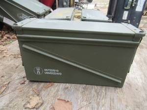 lot 86 image: METAL AMMO CARRIERS FOR 32 CARTRIDGES 40MM