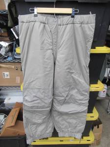 lot 132 image: PRIMALOFT GEN III US MILITARY ISSUED EXTREME COLD WEATHER TROUSERS WITH ZIPPERSVELCRO ON LEGS SIZE LARGE