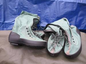 lot 137 image: US MILITARY ISSUED WELLCO EXTREME COLD WEATHER BOOTS N-18 SIZE MEDIUM NSN# 8430002690099