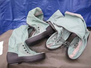 lot 138 image: US MILITARY ISSUED WELLCO EXTREME COLD WEATHER BOOTS N-18 SIZE MEDIUM NSN# 8430002690099