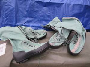 lot 139 image: US MILITARY ISSUED WELLCO EXTREME COLD WEATHER BOOTS N-18 SIZE MEDIUM NSN# 8430002690099