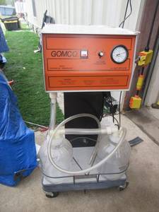 lot 140 image: GOMCO 6053 SUCTION PUMP FOR THORACIC DRAINAGE MOBILE WITH 2 2800ML BOTTLES