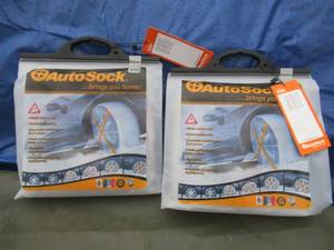 lot 149 image: AUTOSOCK TRACTION AND WHEEL COVER FOR ICE & SNOW. UNUSED IN UNOPENED PACKS. 2 PER BAG SEE PICTURES FOR TIRE SIZES