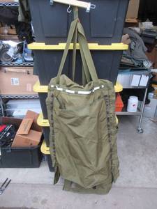 lot 160 image: US ISSUED MILITARY LAUNDRYCARRY ALL BAG