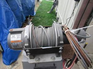 lot 161 image: WARN INDUSTRIAL HEAVY DUTY HOISTWINCH MODEL# 78289 3000LB 24V