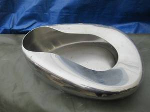 lot 163 image: VOLLRATH STAINLESS STEEL PORTABLE BEDPAN MODEL# 89010