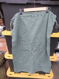 lot 178 image: US MILITARY LAUNDRY BAGS 31 X 23