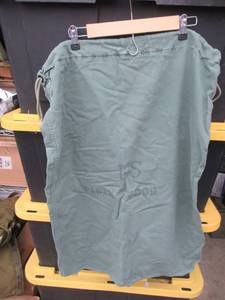 lot 179 image: US MILITARY LAUNDRY BAGS 31 X 23