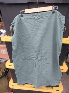 lot 180 image: US MILITARY LAUNDRY BAGS 31 X 23