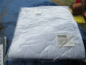 lot 190 image: MILITARY ISSUED MATTRESS PAD 36 X 75 NSN# 7210002271526