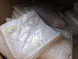 lot 191 image: MILITARY ISSUED MATTRESS PAD 36 X 75 NSN# 7210002271526