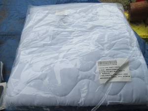 lot 192 image: MILITARY ISSUED MATTRESS PAD 36 X 75 NSN# 7210002271526