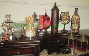 lot 30 image: Assorted home decor as shown