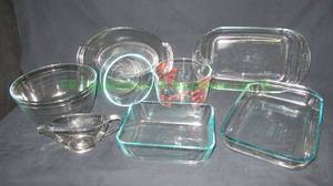 lot 20 image: Pyrex & Anchor Hocking glass bakeware