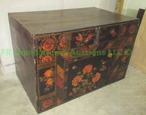 lot 41 image: Decorative floral theme hinged lid storage chest 35 x 22 x 33