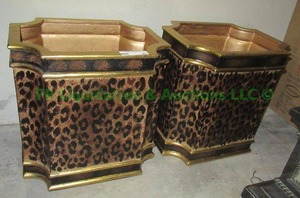 lot 91 image: Leopard pattern ceramic planters, approx. 15 tall