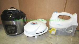 lot 105 image: Aroma professional rice cooker, Hamilton Beach 6 speed burst mixer & Smart planet personal pie maker