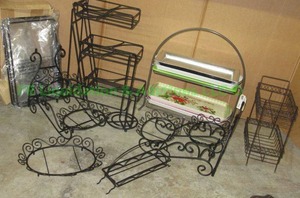 lot 115 image: Assorted metal frame dish holders plus