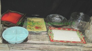 lot 228 image: Decorative serveware