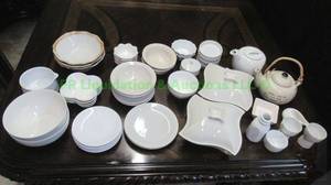 lot 175 image: Assorted name brand ceramic serving dishes