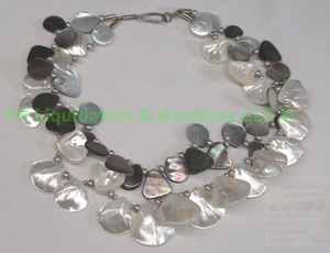 lot 298 image: Mother of Pearl and cultured button pearl necklace