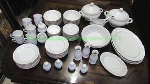 lot 173 image: DC jamestown china allegro made in Polland complete serving ware, 83 pieces