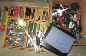 lot 161 image: Assorted kitchen utensils as shown
